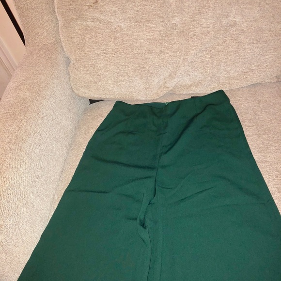 Wide Leg Free Flowing Pants - Picture 4 of 7